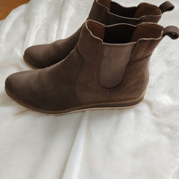 ME TOO Avery Hiker Bootie Womens 11 Taupe Leather Chelsea Boot Slip On - Picture 3 of 7